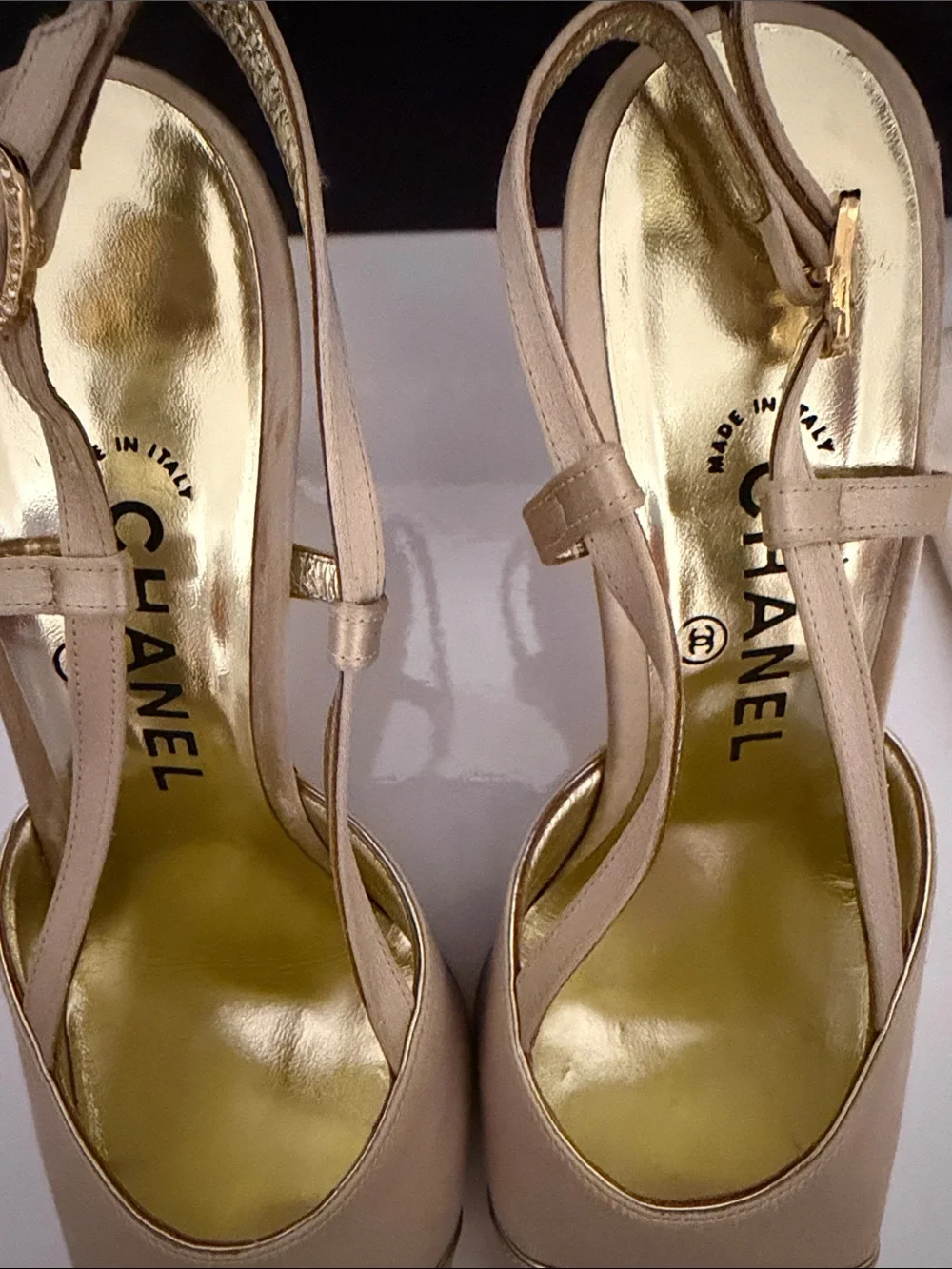 CHANEL satin Beige and Gold Pointed Slingback Heels size 38 Vintage excellent